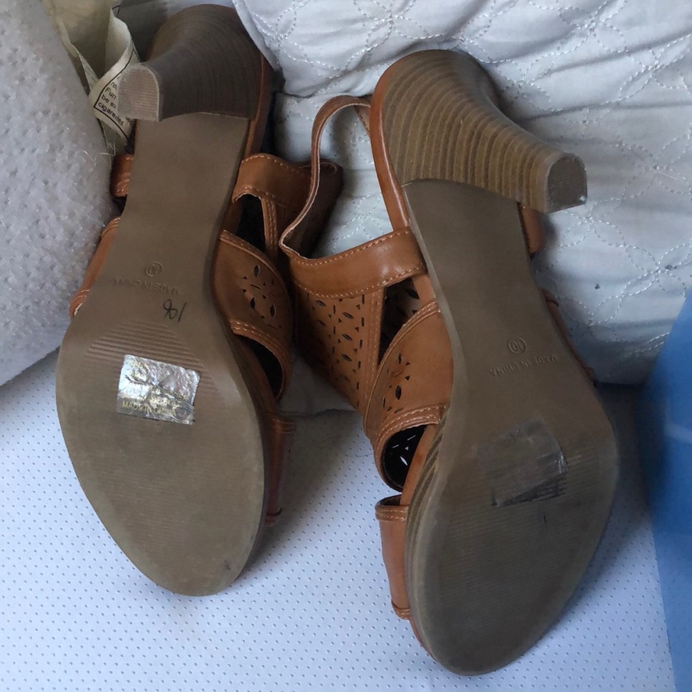 Heels - Picture 2 of 3